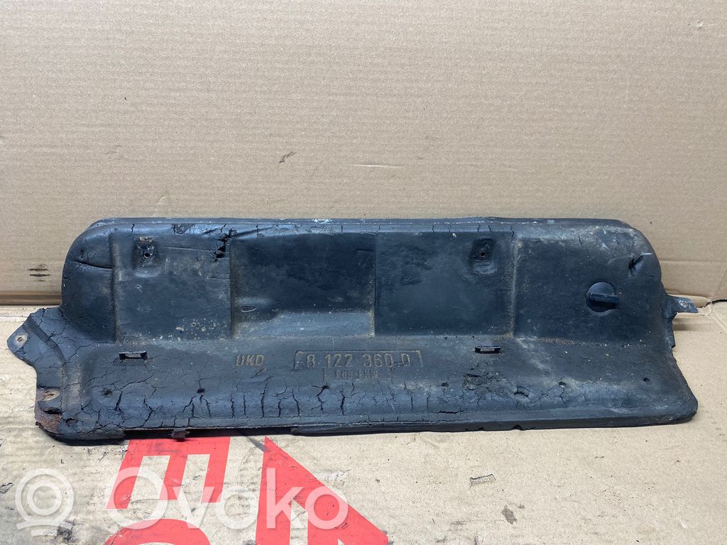 BMW 3 E36 Alte piese compartiment motor 