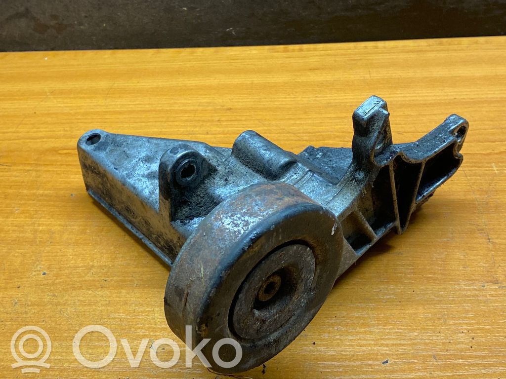 BMW 5 E34 Generator/alternator bracket 