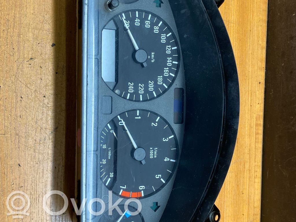 Geschwindigkeitsmesser Cockpit   88311220