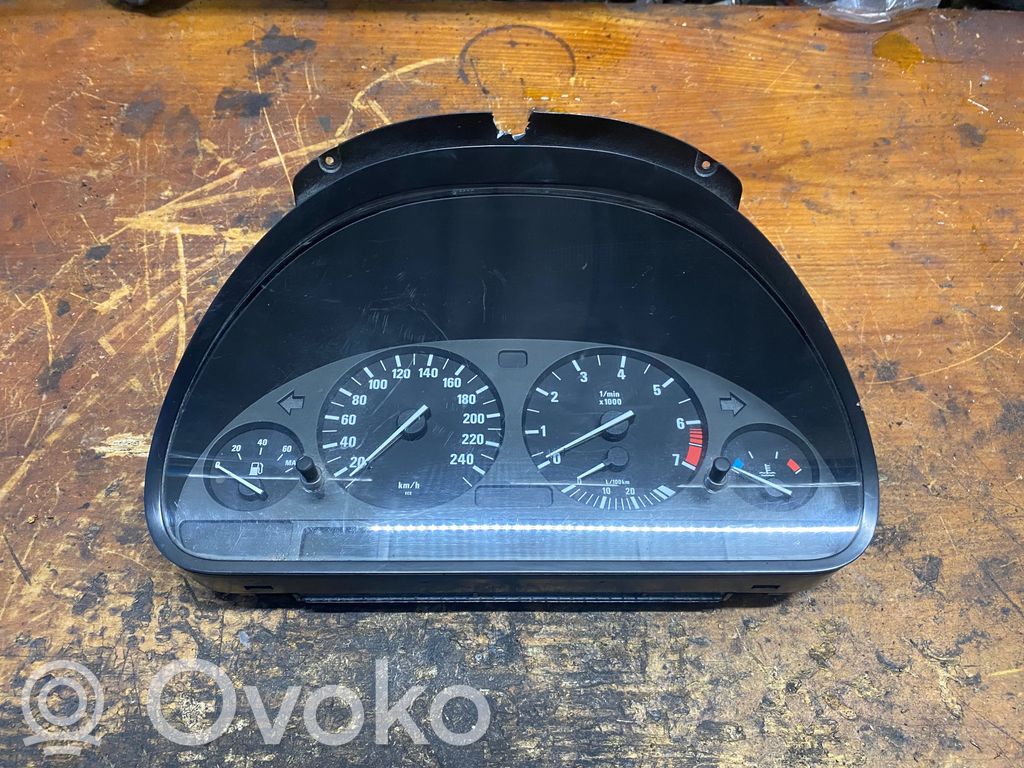 Geschwindigkeitsmesser Cockpit   88311228