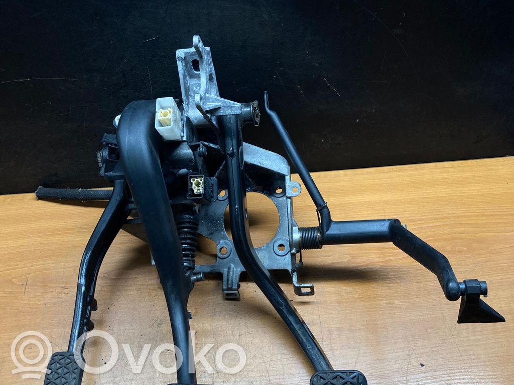 BMW 7 E38 Pedalų komplektas 