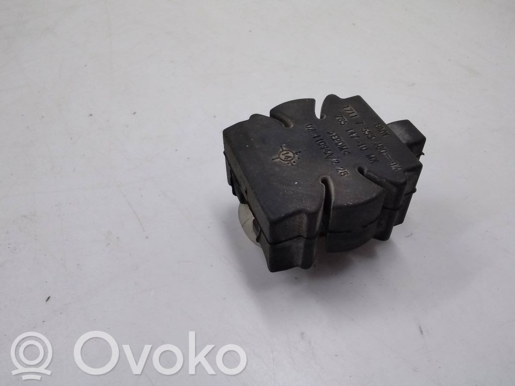 BMW X5 E70 Radiator mount bracket 