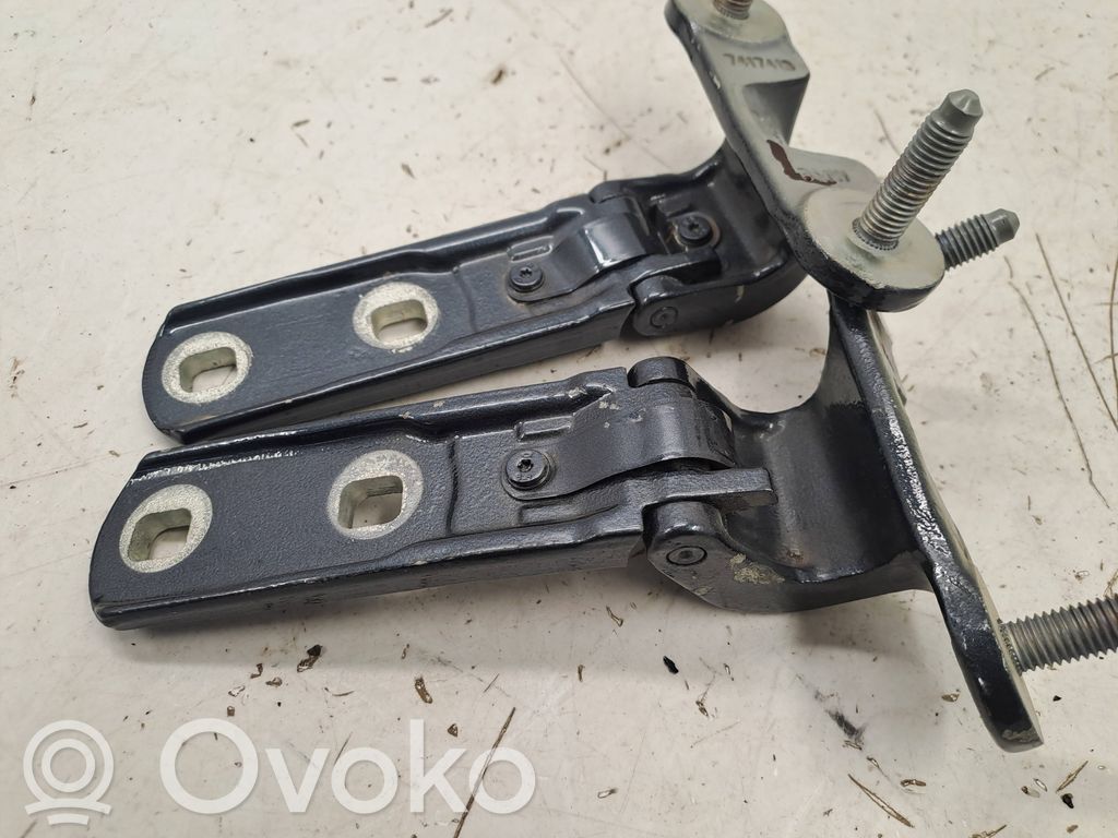 BMW X5 G05 Aizmugurējā pārsega eņģe (-ess) 