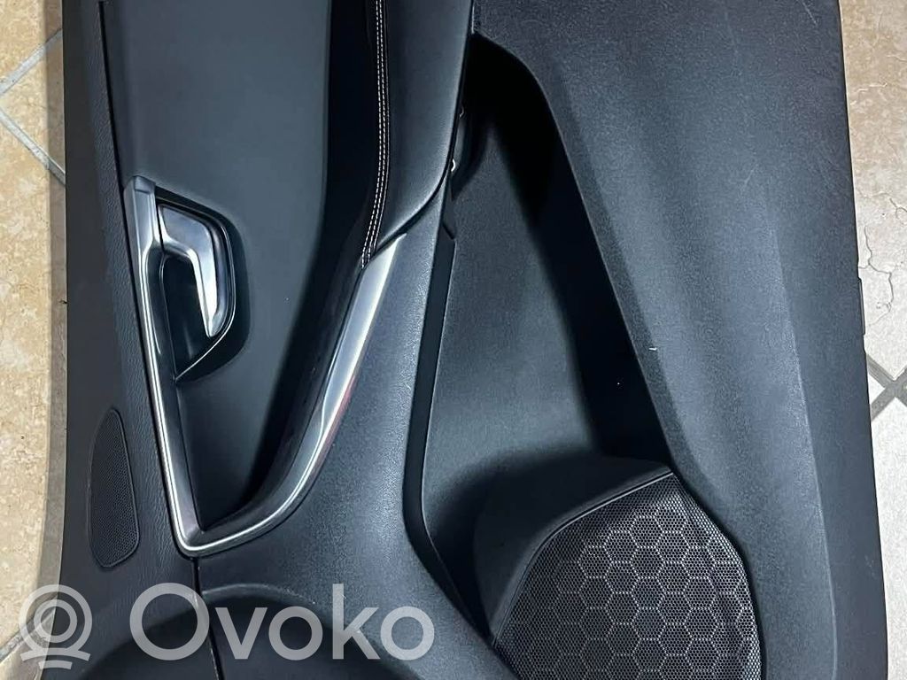 Volvo V40 Etuoven verhoilu 