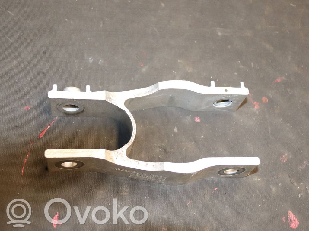 Engine mount bracket   32139982