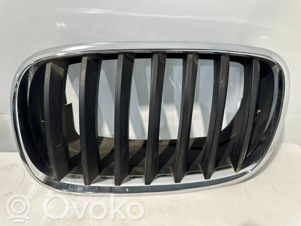 BMW X5 E70 Augšējais režģis 