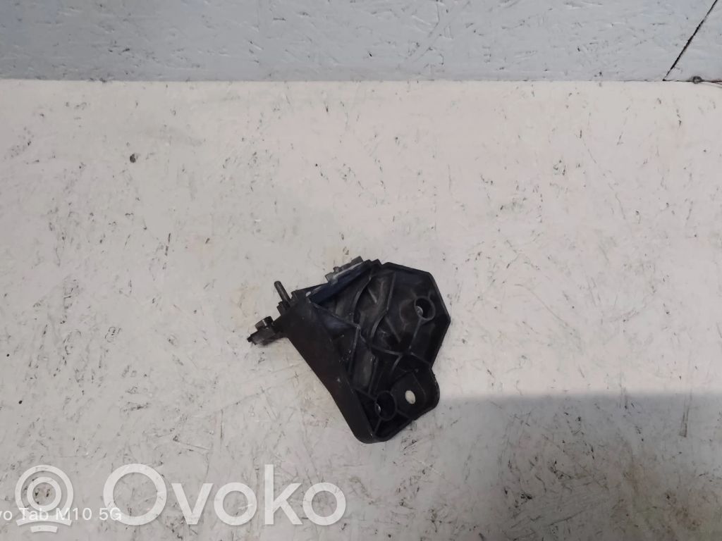 Etupuskurin kannake   106133100B