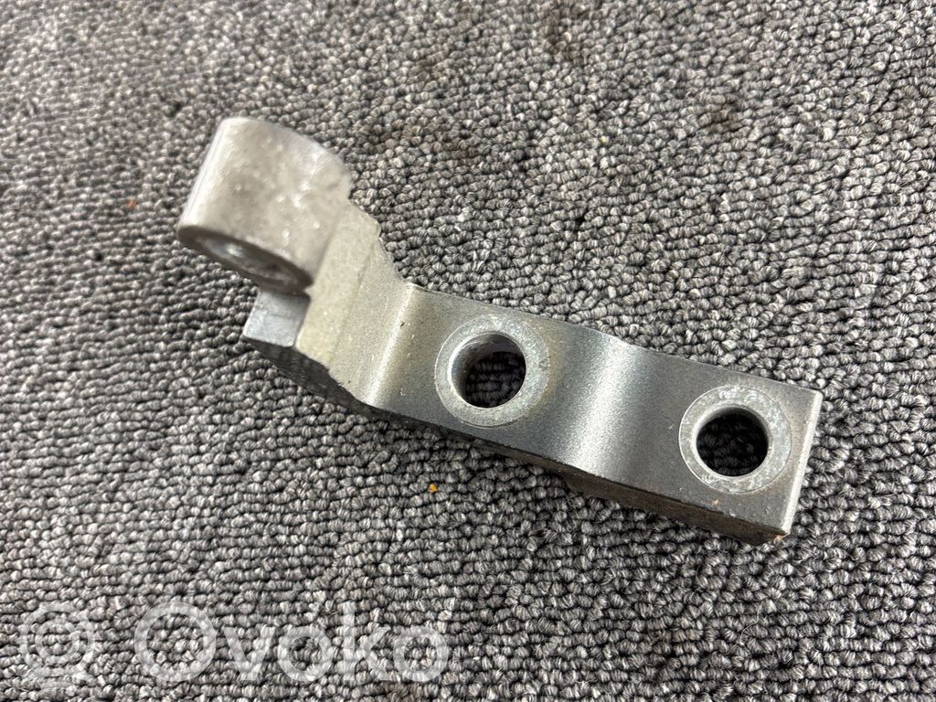 Volvo XC90 Front door lower hinge 