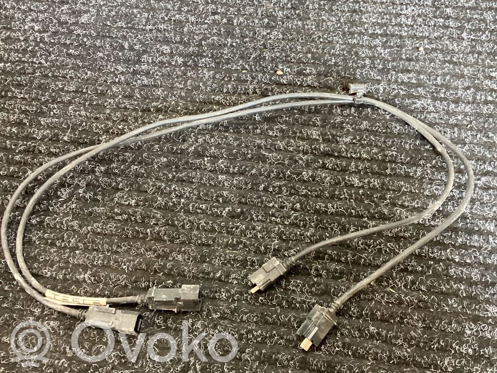 Tesla Model S Разъем AUX 