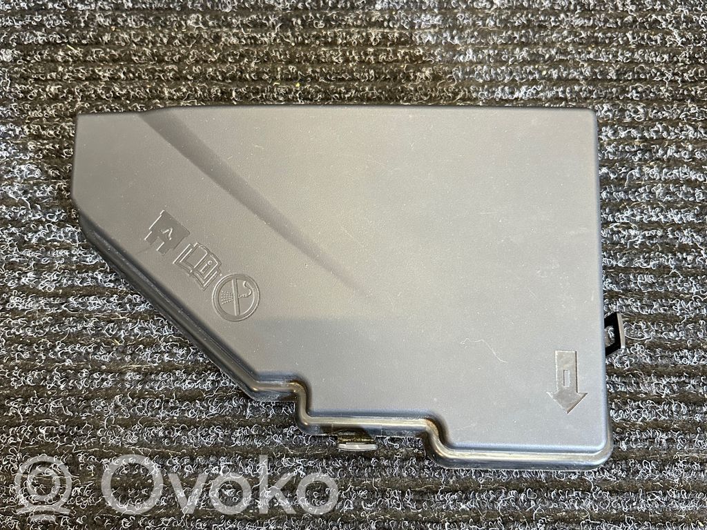 Volvo XC60 Pokrywa skrzynki bezpieczników 