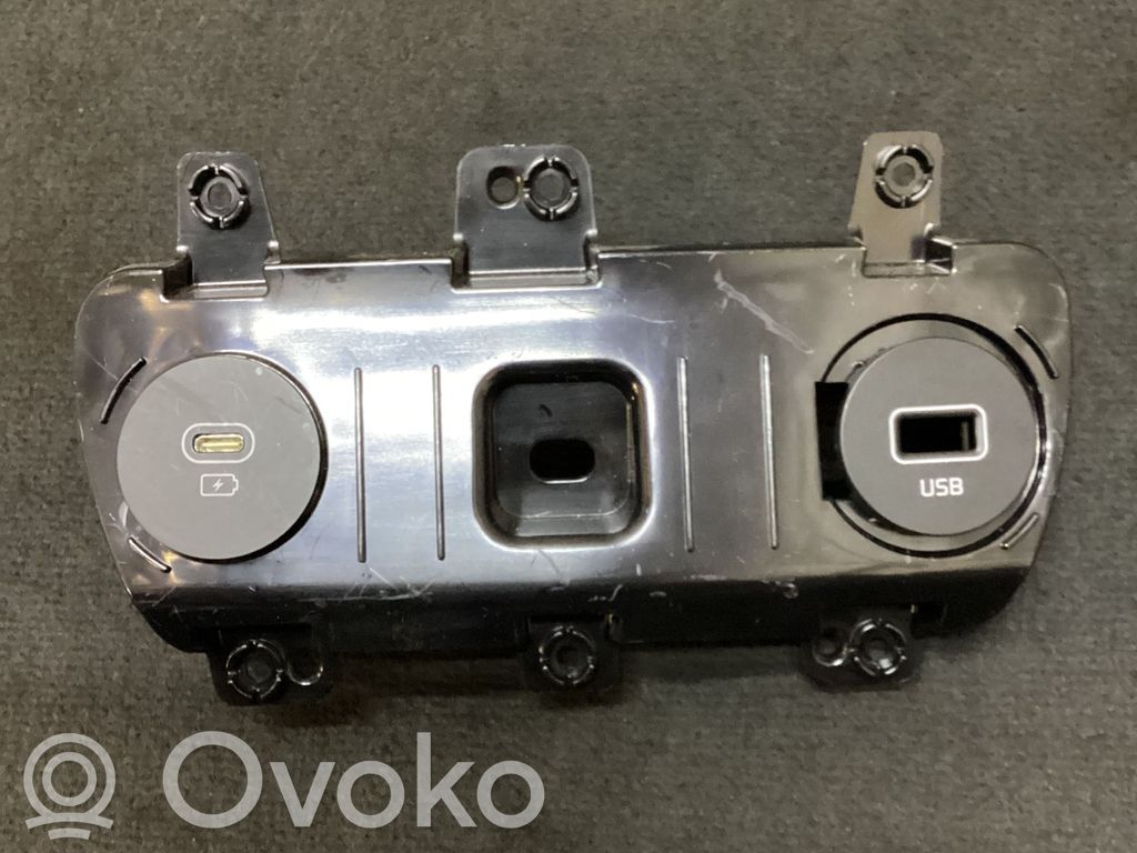 KIA EV6 USB socket connector 