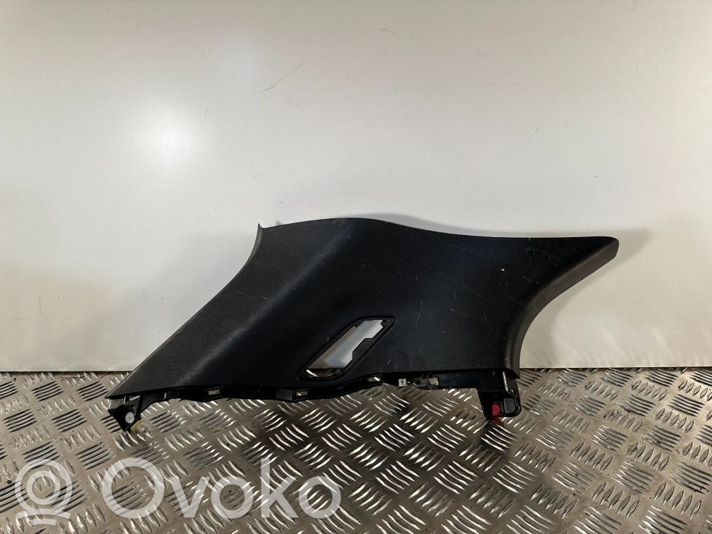Lexus UX Pilar (C) 