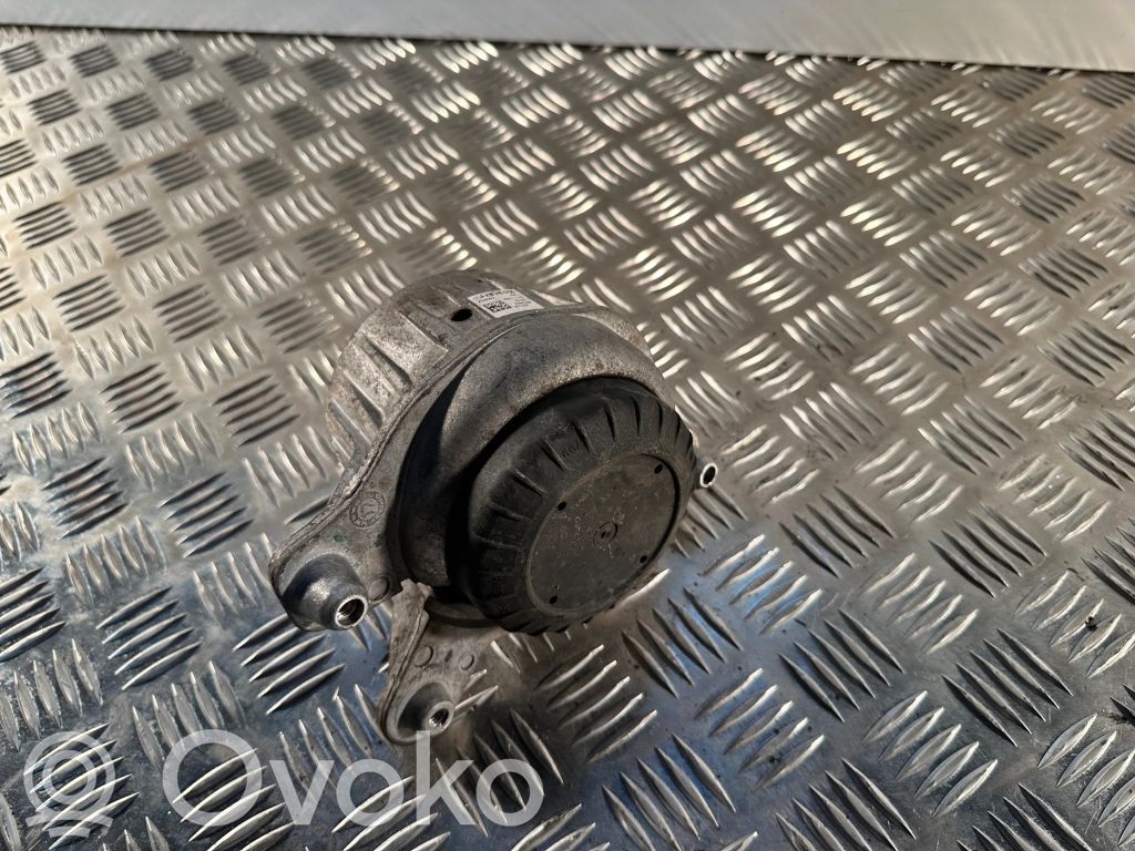 Mercedes-Benz E W238 Engine mount bracket 