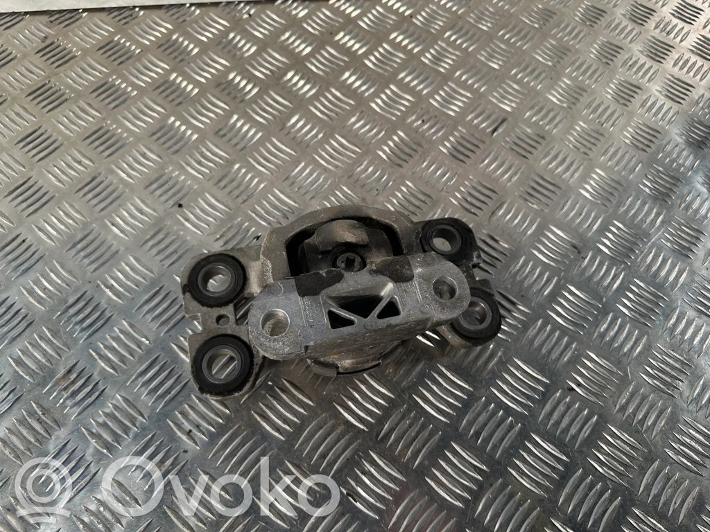 Volvo V60 Engine mount bracket 