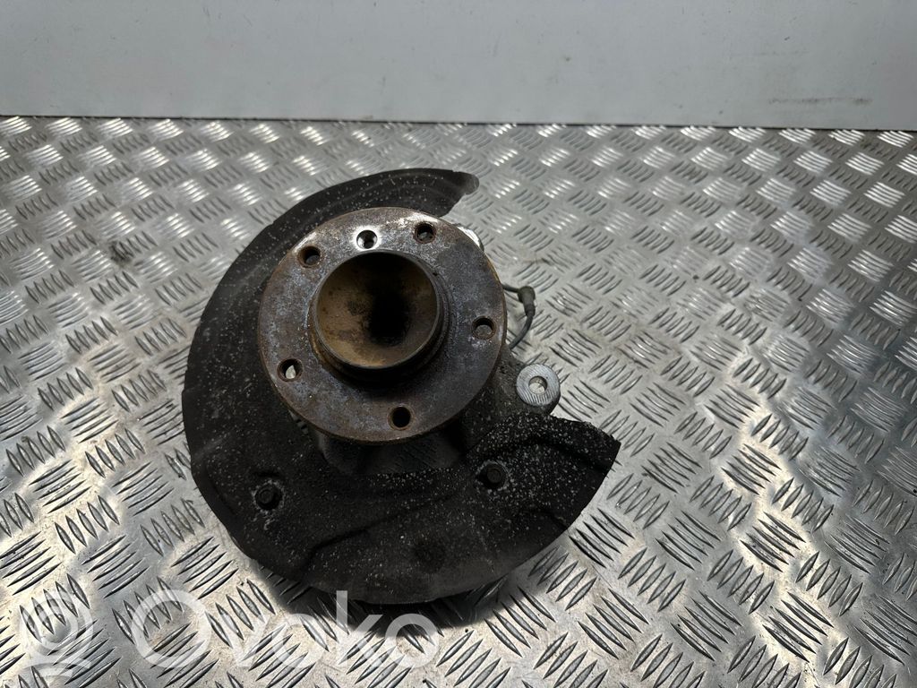Front wheel hub   6773209
