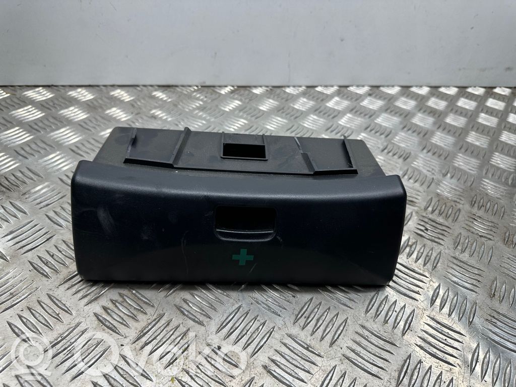 First aid kit   8267538