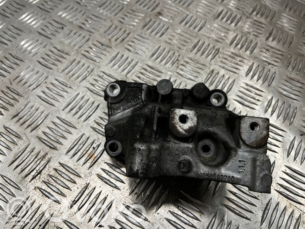 Ford Mondeo MK IV Engine mounting bracket 