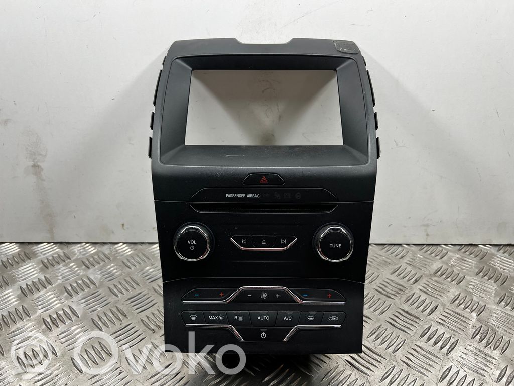 Ford Galaxy Radio/GPS head unit trim 