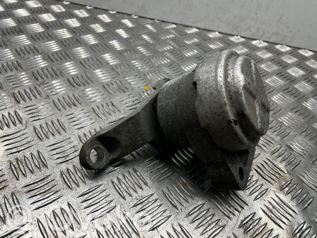Ford Mondeo MK IV Engine mount bracket 