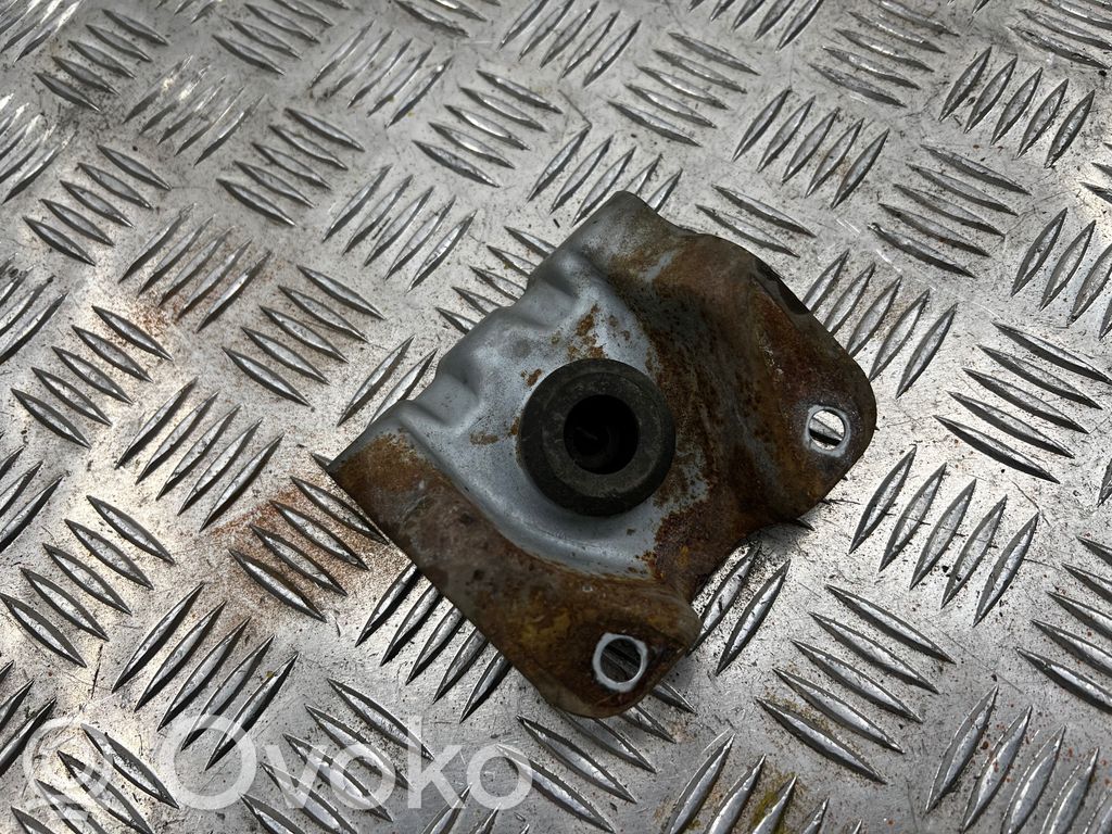 Radiator mount bracket   45135FE000
