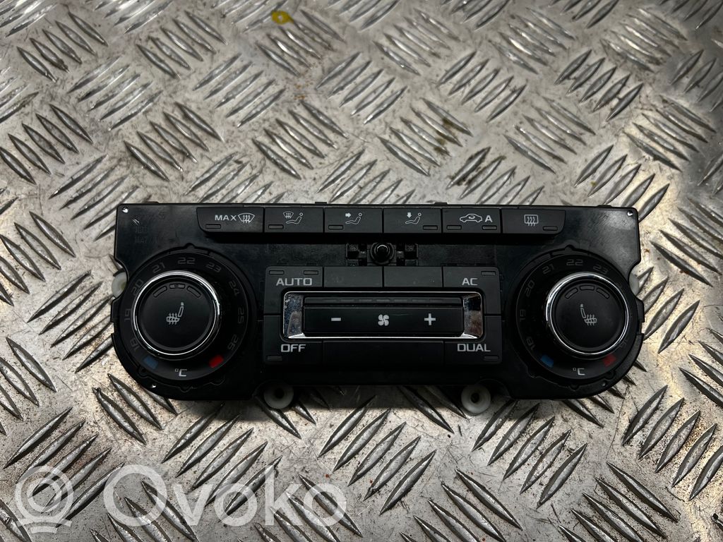 Skoda Octavia Mk2 (1Z) Climate control unit 