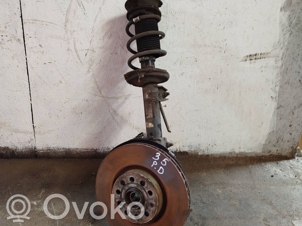 Volkswagen Golf VII Zwrotnica koła przedniego 