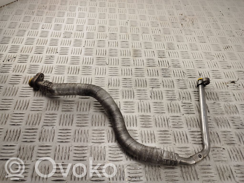 Ilmastointilaitteen putki (A/C)   6988881