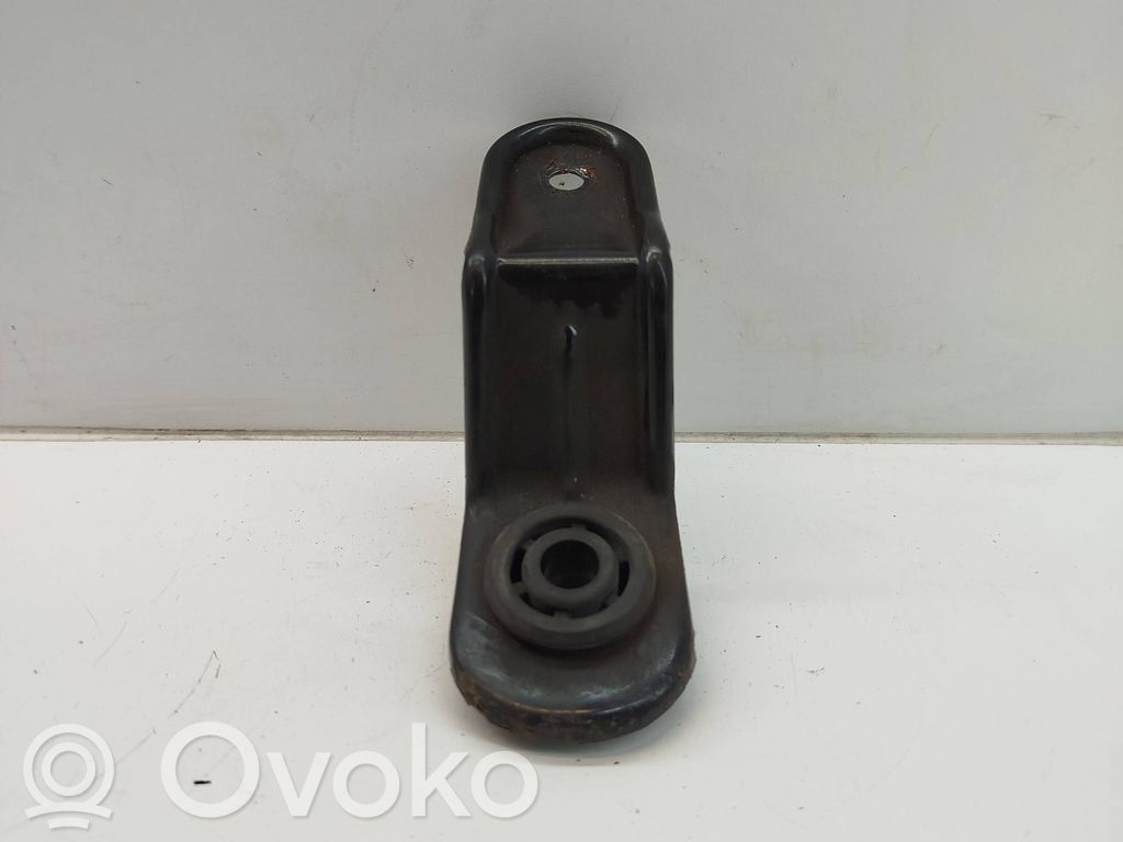 Radiator mount bracket