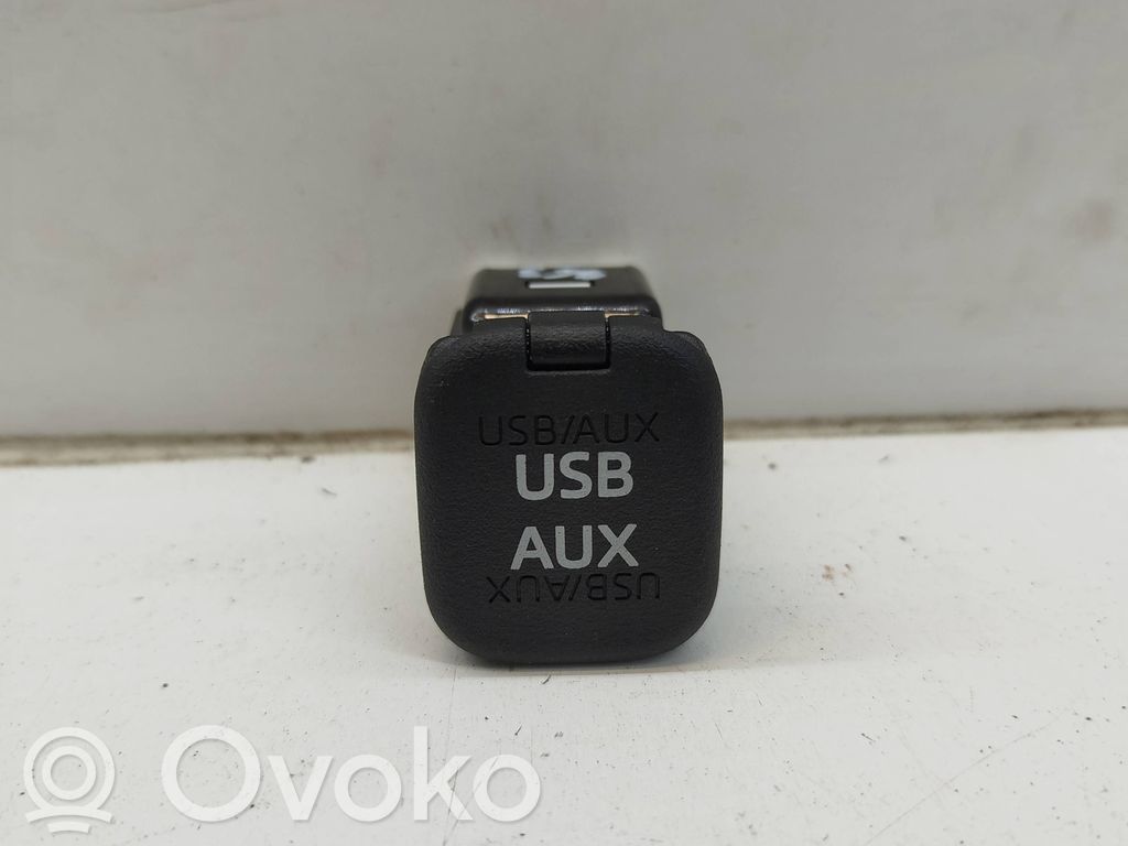 Enchufe conector entrada auxiliar   KD45669U0