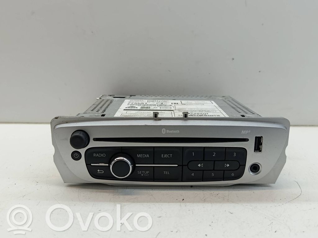 Renault Megane III Panel / Radioodtwarzacz CD/DVD/GPS 