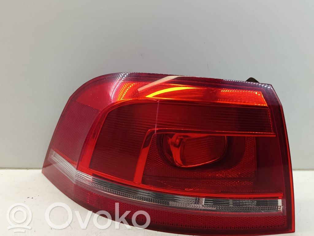 Volkswagen PASSAT B7 Lampa tylna 
