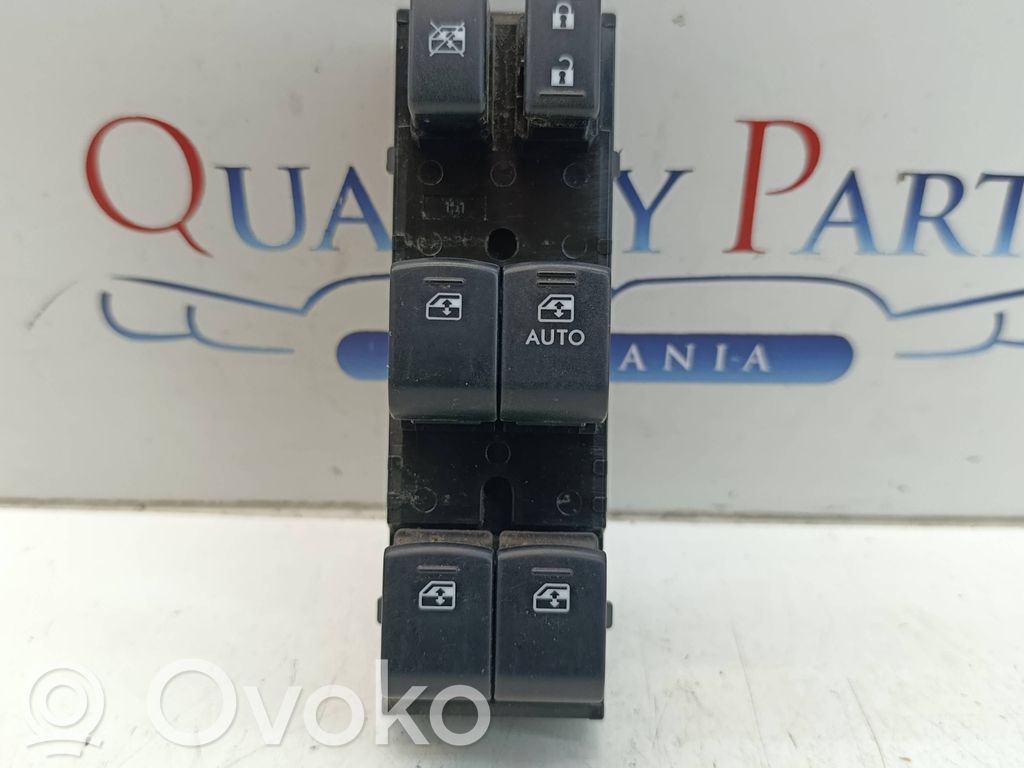 Subaru Forester SJ Electric window control switch 