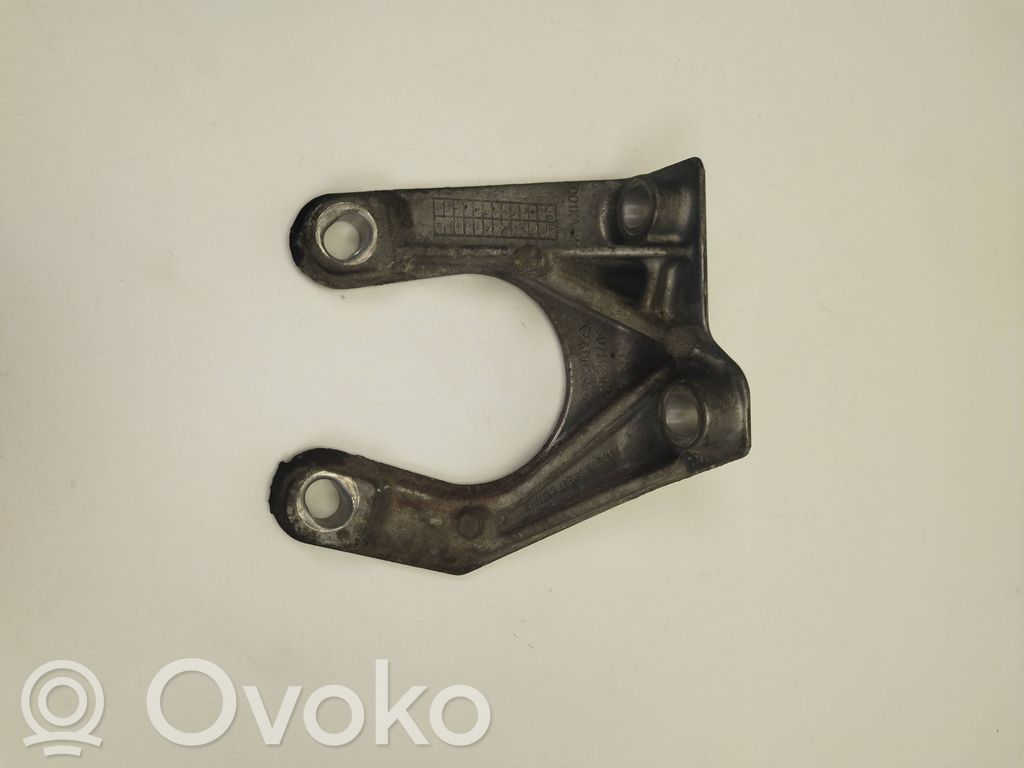 Volvo XC60 Front differential bracket 