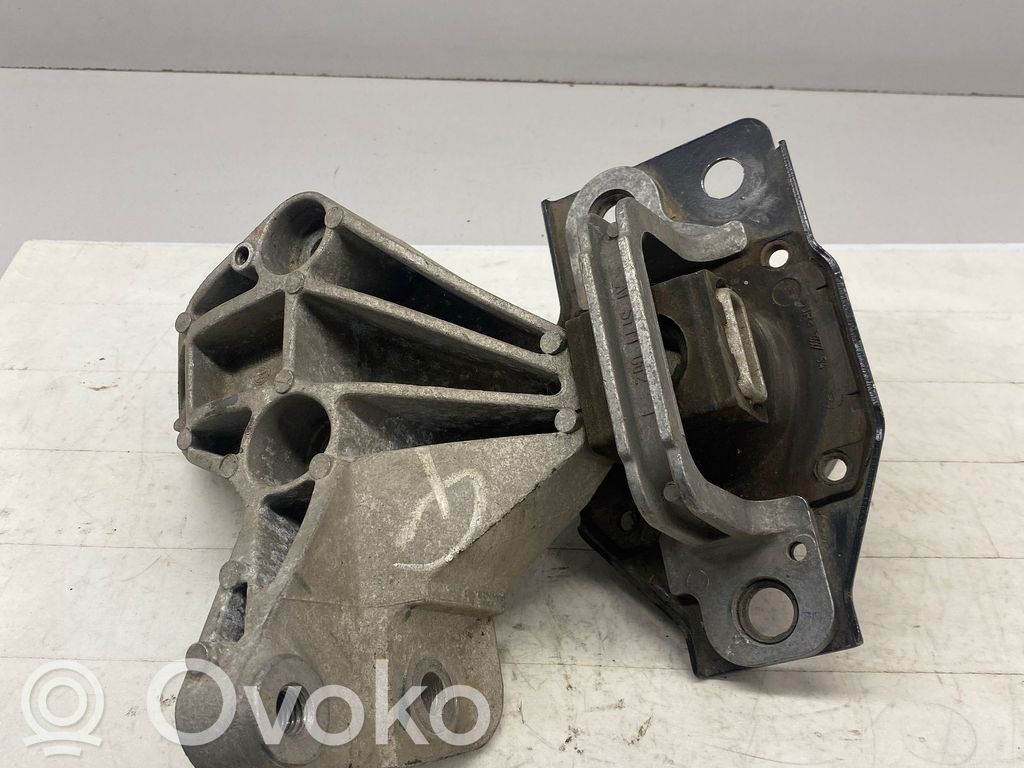 Nissan Qashqai Wspornik / Mocowanie silnika 
