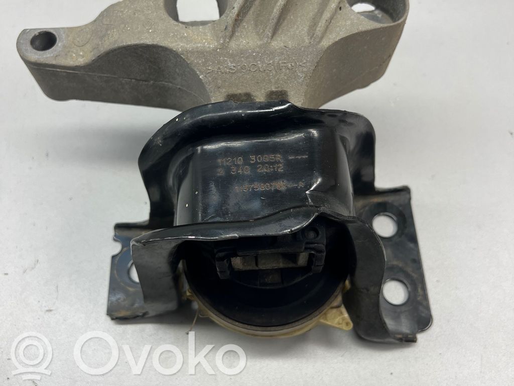 Dacia Duster Engine mount bracket 