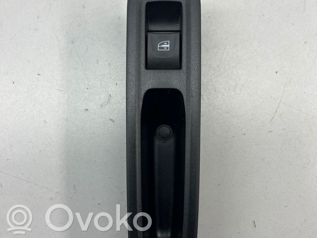 Dacia Sandero III Electric window control switch 