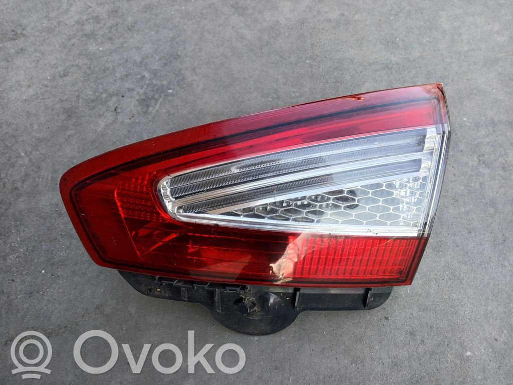 Ford Mondeo MK IV Lampy tylnej klapy bagażnika 