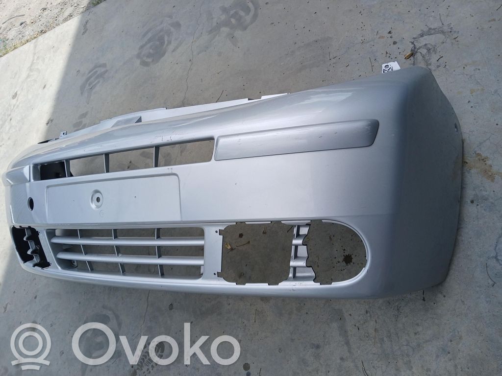 Renault Trafic II (X83) Parachoques delantero 