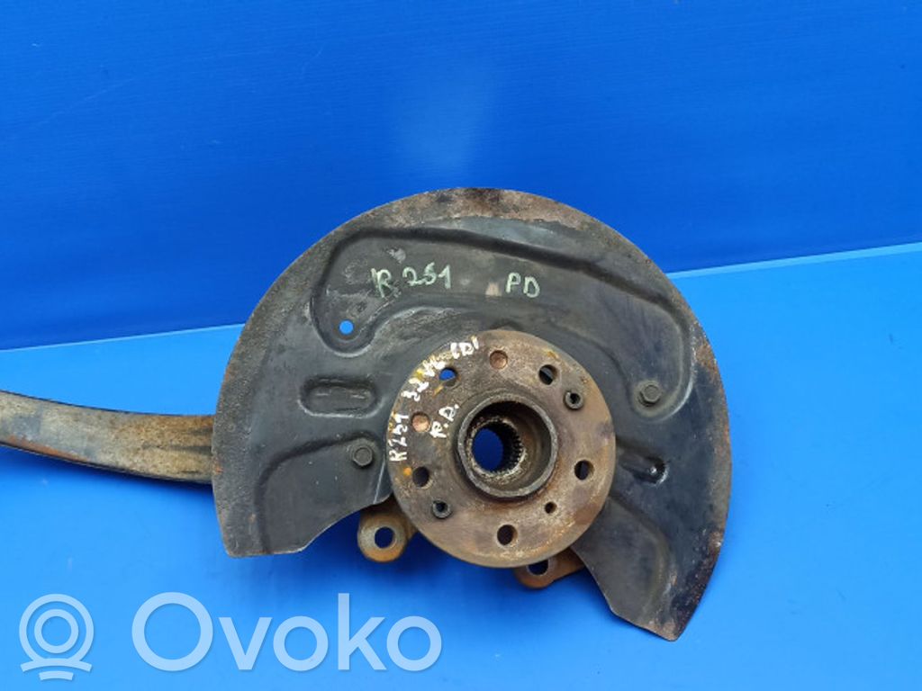 Mercedes-Benz R W251 Front wheel hub 