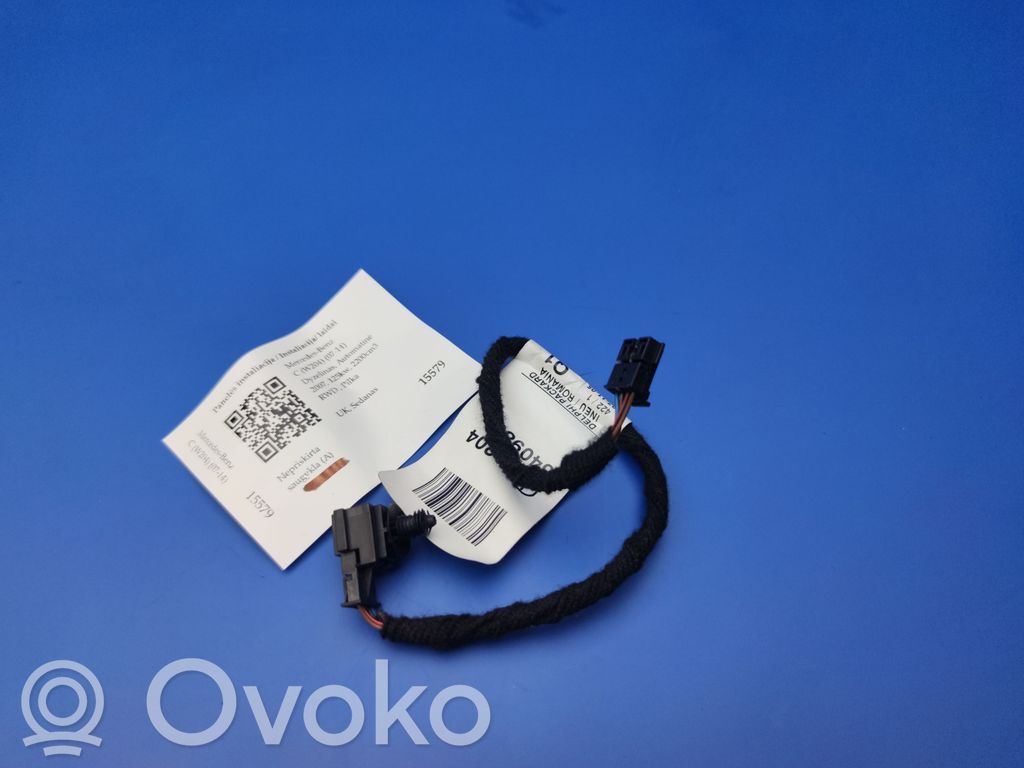 Mercedes-Benz C W204 Panelės instaliacija 