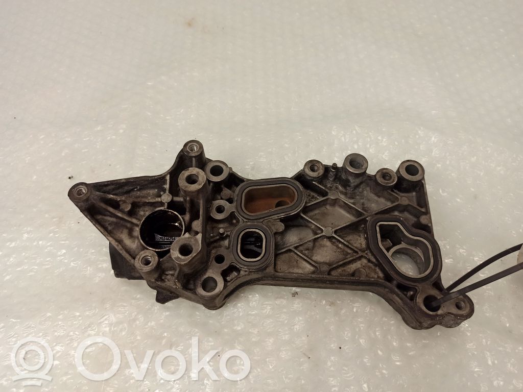 Mercedes-Benz E W212 Oil filter mounting bracket 