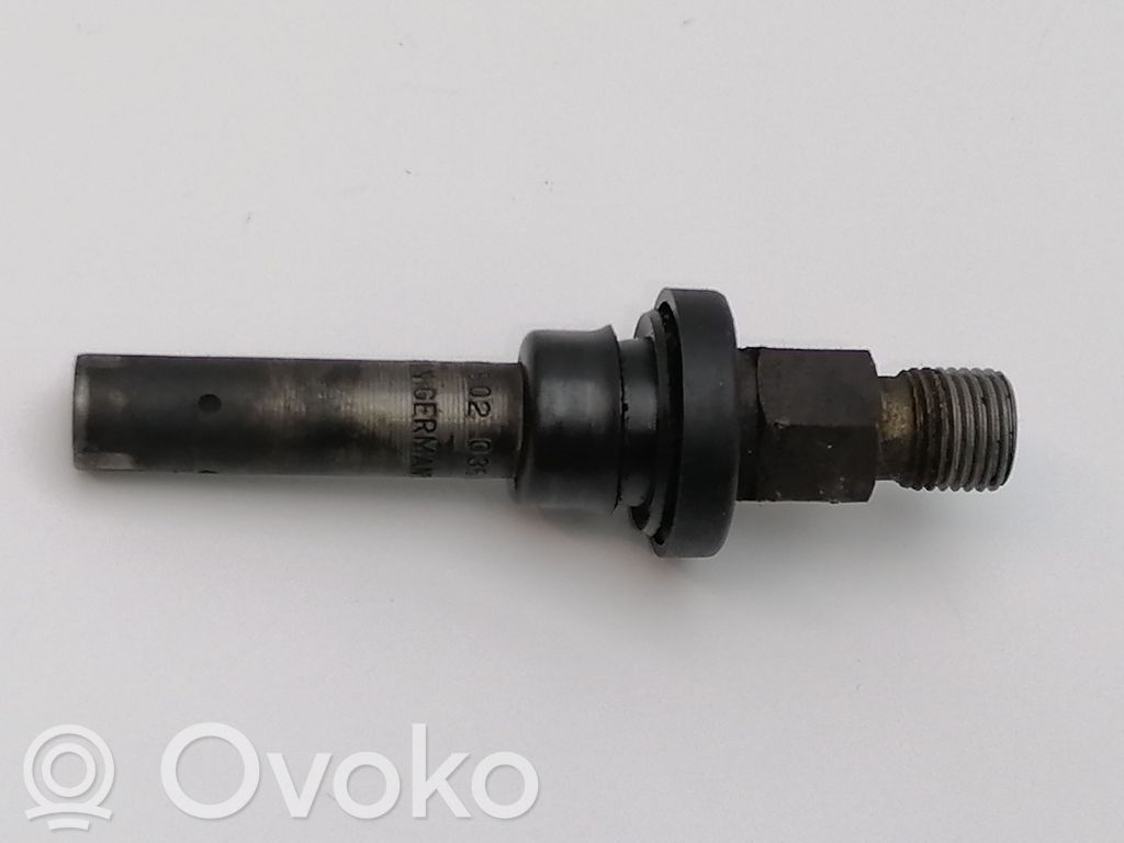 Mercedes-Benz 380 560SEC C126 Fuel injector 