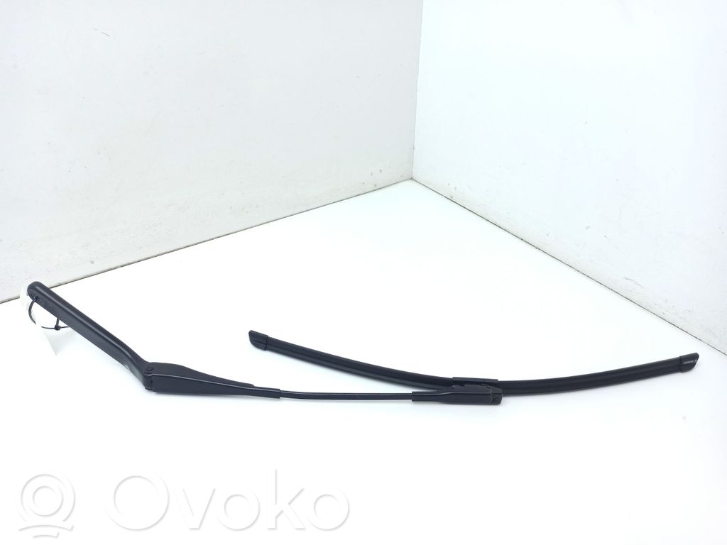 BMW X1 E84 Front wiper blade arm 