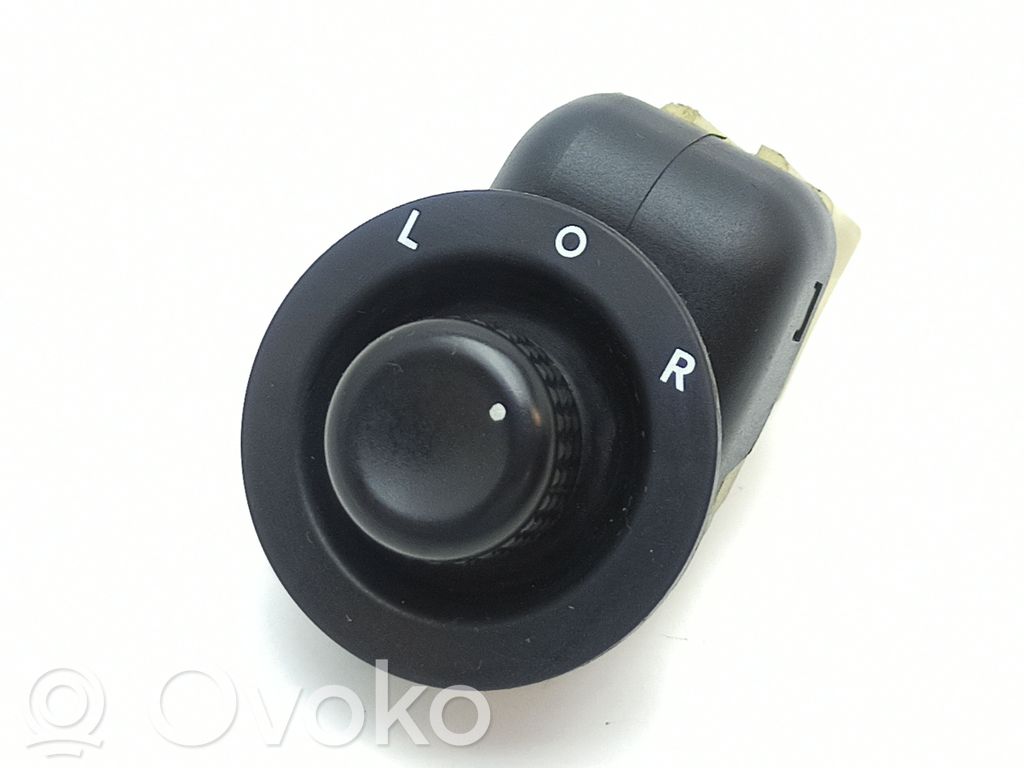 Chrysler 300 - 300C Wing mirror switch 