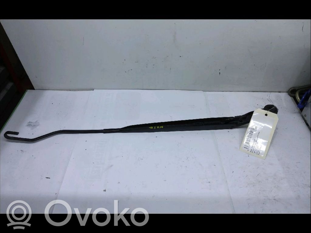 Nissan Note (E11) Front wiper blade arm 