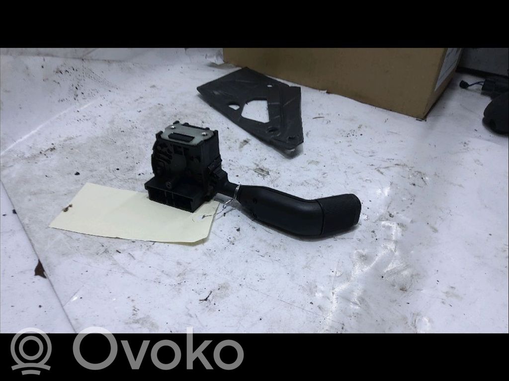 Renault Clio I Wiper control stalk 