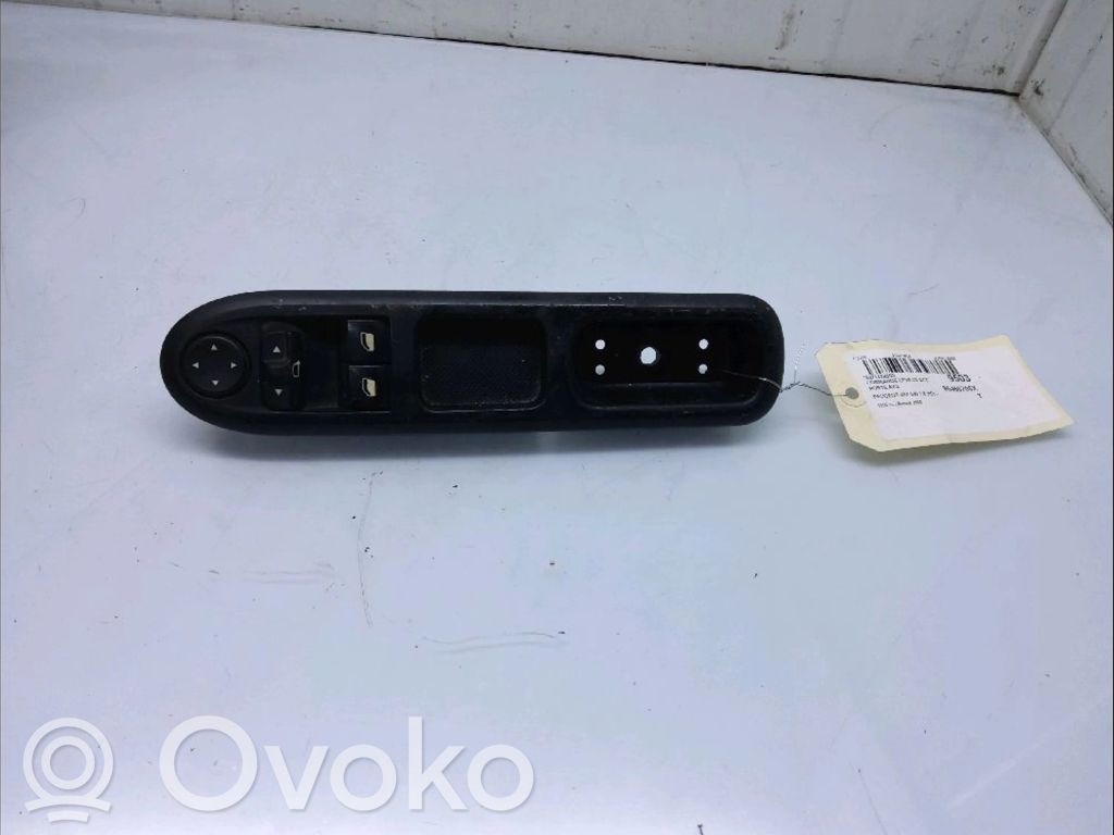 Peugeot 407 Electric window control switch 