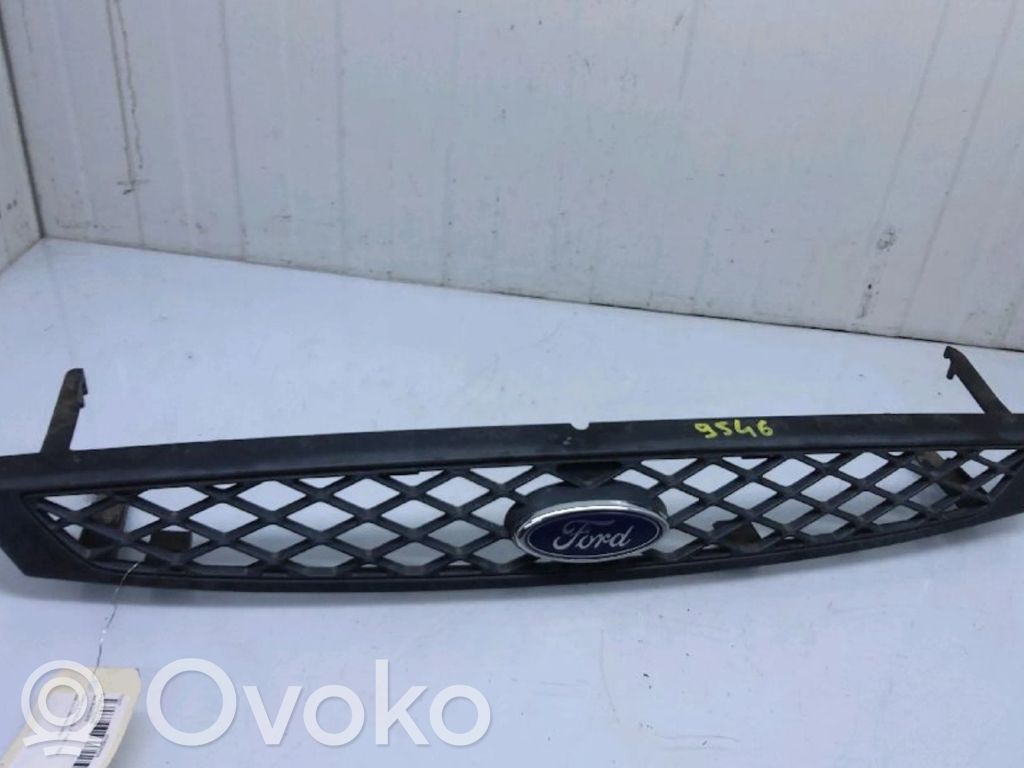 Ford Focus Front bumper upper radiator grill 