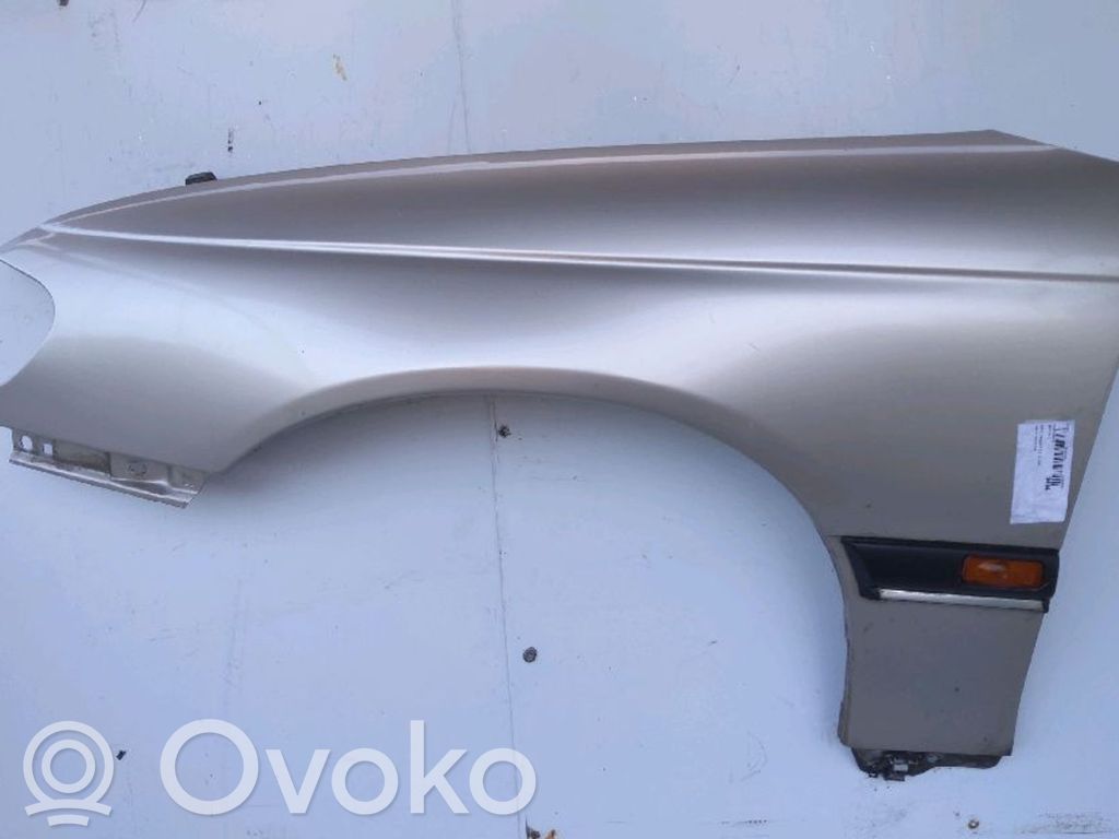 Opel Omega B1 Błotnik przedni 