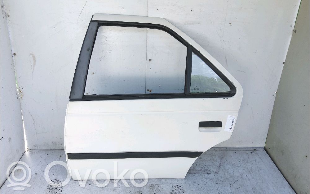 Peugeot 405 Puerta trasera 
